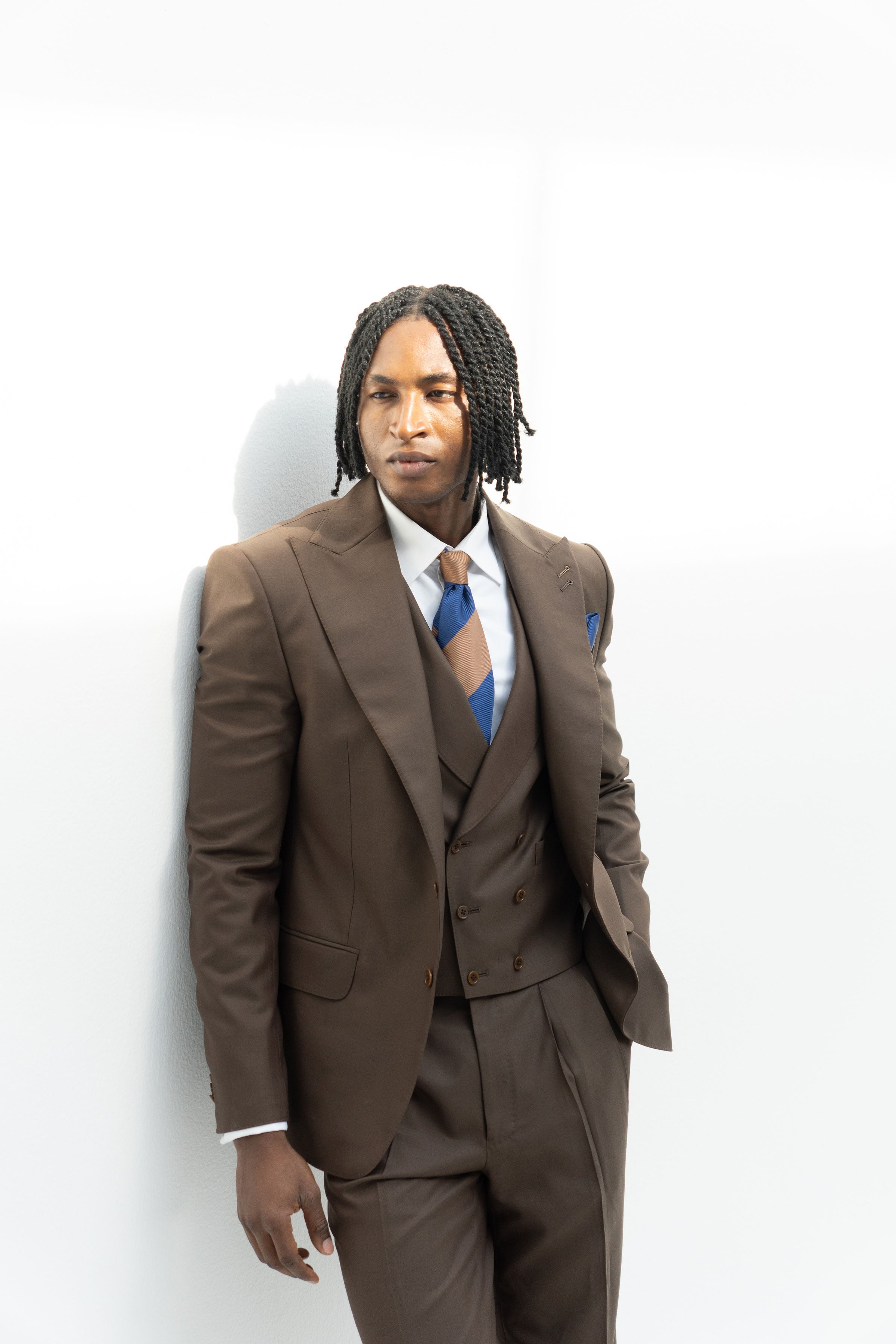 Brown wool three-piece suit, single-breasted with a peak lapel